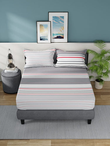 https://cdn.shopify.com/s/files/1/1857/6931/products/b4ec8530-b68d-4a9d-8e93-dcdbe437239c1694270393716NauticaGreyWhiteStriped160TCKingBedsheetwith2PillowCovers2.jpg?v=1703164079
